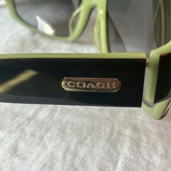 Coach: Ginger (S496) Sunglasses- gray gradient lens with white case - Picture 2 of 16